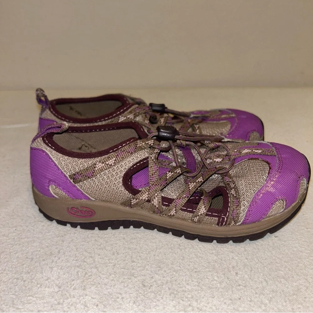 Chacos water shoes purple and beige size 1‎